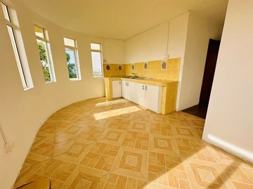 6 Bedroom House