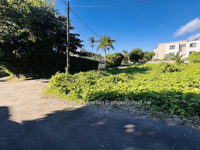 Prime Corner Plot in the Prestigious Area of Floréal – Ideal for Investors & Dream Home Seekers