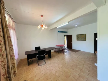 6 Bedroom House