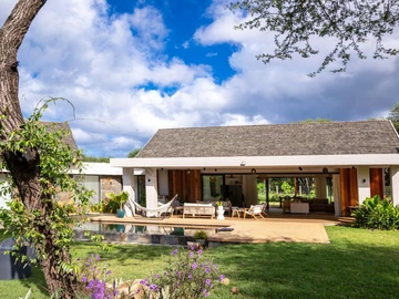 5 Bedroom Villa