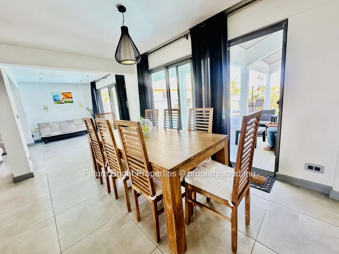 Modern & Luxurious House For Sale In Riverside Balaclava – A Dream Home In A Peaceful Setting