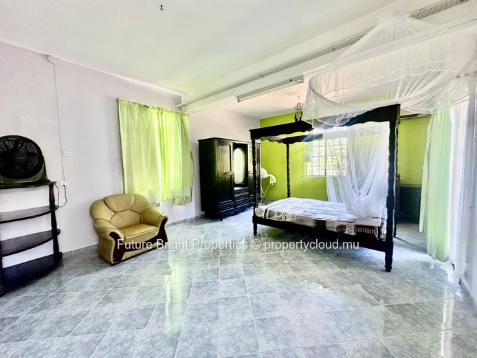 Spacious Family Home / Office Space For Rent In Espérance Trébuchet – Peaceful And Convenient Location