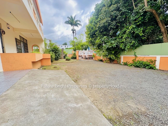 Excellent Investment Opportunity – Traditional Family Home with Rental Income in Roches Brunes
