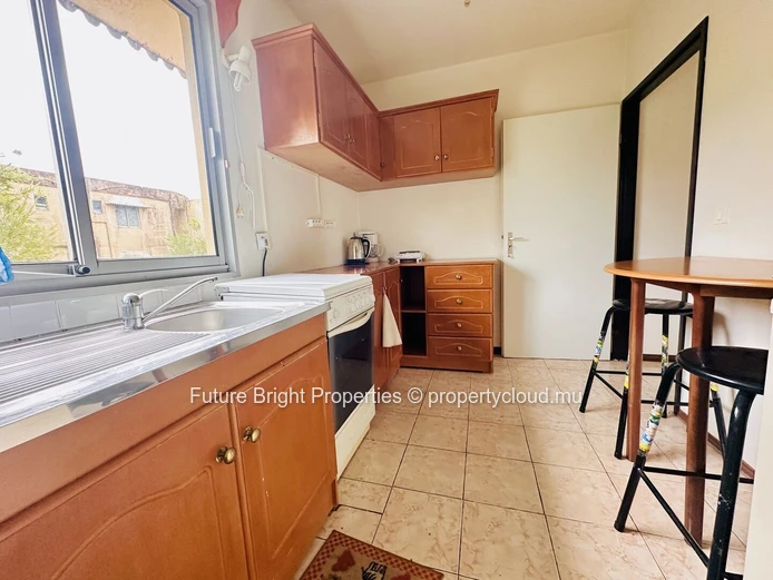 Strategically Located Traditional Apartment Near Trianon & Motorway Access