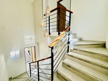 6 Bedroom House