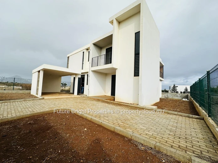 House for Sale on the West Coast (Green Creek) – Great Potential to Personalize