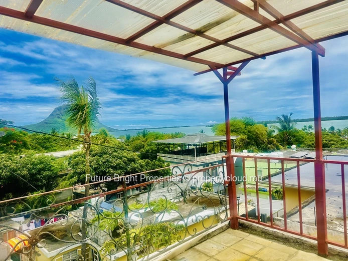 Beautiful Fully Furnished Home With Sea & Le Morne Views – La Gaulette