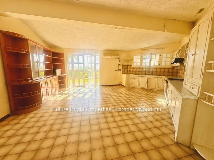 A Hidden Haven In A Tranquil Neighbourhood – Spacious Character Home Surrounded By Nature