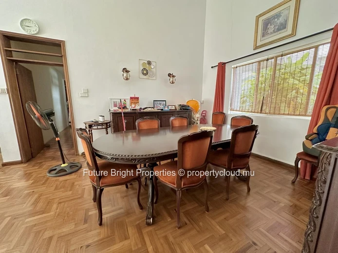 Paradis familial à Vieux Quatre Bornes – Une opportunité d'investissement vous attend!