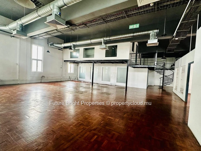 Welcome to an expansive and versatile office space located in the heart of Rose Hill. 
