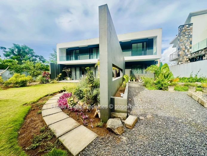 Elegant Family Home For Rent In Rose Hill – Spacious Green Garden & Prime Location
