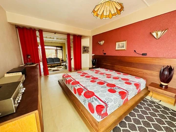 6 Bedroom House