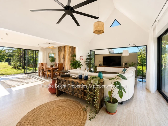 Exceptional Luxury Villa in Beluguet 