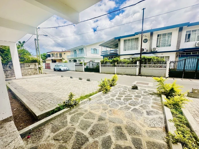 Modern & Spacious Ground-Floor Apartment for Sale in Quatre Bornes – Brand-New & Ideally Located