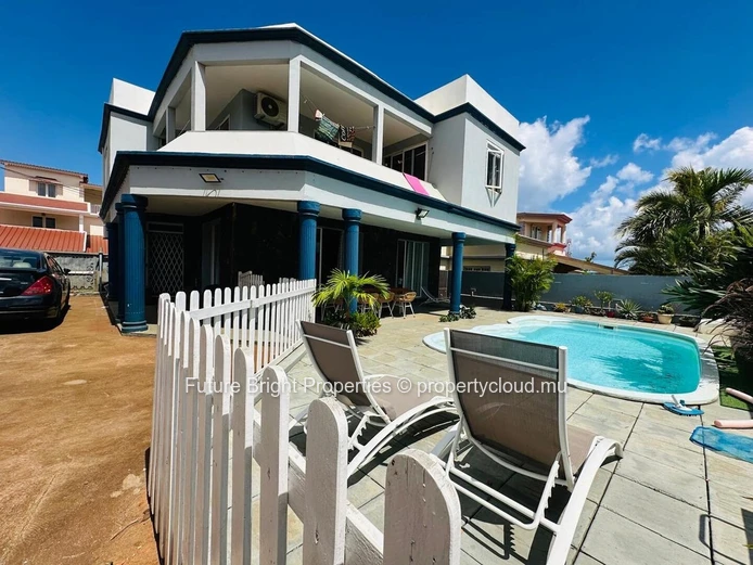 Dream Family Home Awaits in Pointe Aux Sables (Sole Mandate)