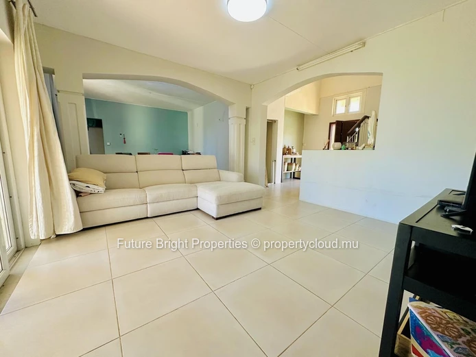 Spacious Family Home in a Peaceful Morcellement – Just Minutes from Jumbo Riche Terre!