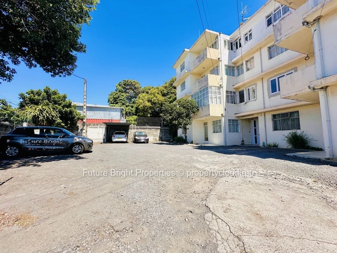 Opportunity Not to Be Missed: Modern Apartment in Roches Brunes