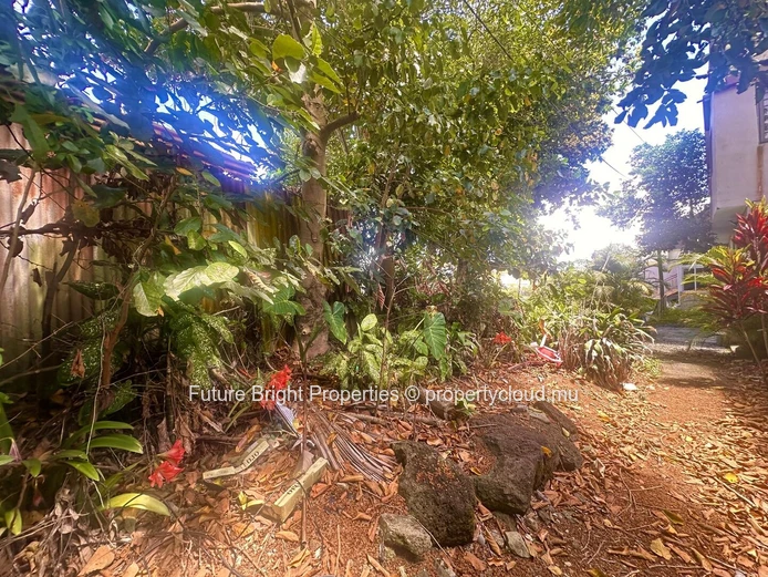 A Promising Opportunity In The Heart Of Vacoas – Spacious 10-Perch Residential Plot