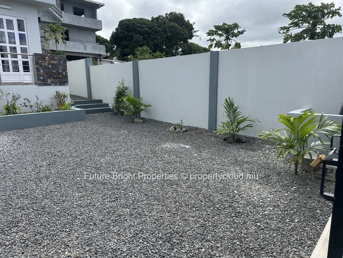 Duplex meublé de 4 chambres à louer à Plaine Magnien
