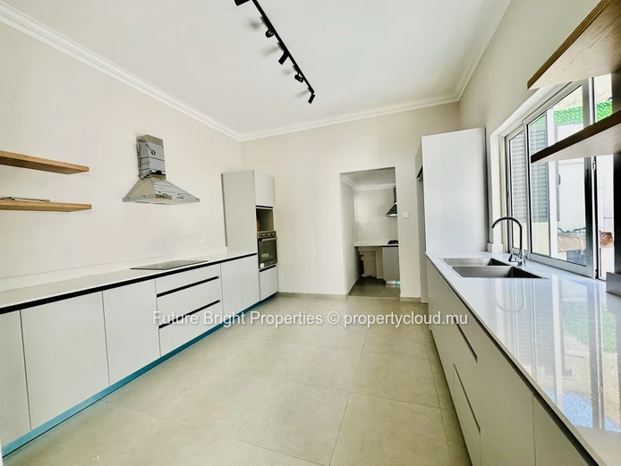 Modern & Secure Family Home For Sale In Rose Hill – Ideal For Extended Living