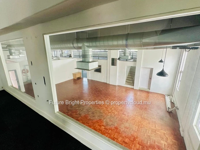 Welcome to an expansive and versatile office space located in the heart of Rose Hill. 
