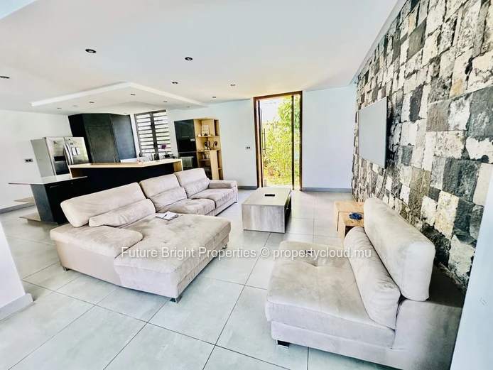Modern & Luxurious House For Sale In Riverside Balaclava – A Dream Home In A Peaceful Setting