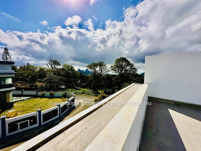 Modern 5-Bedroom Duplex In Floréal – Newly Built & Perfectly Located