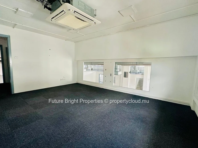 Welcome to an expansive and versatile office space located in the heart of Rose Hill. 