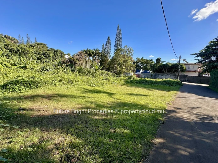 Prime Corner Plot in the Prestigious Area of Floréal – Ideal for Investors & Dream Home Seekers