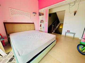 6 Bedroom House