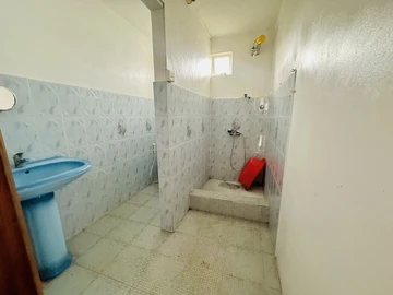 6 Bedroom House