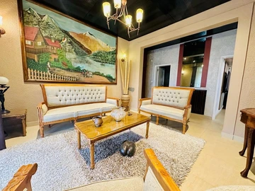 6 Bedroom House