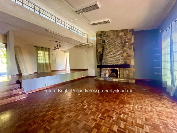A Hidden Haven In A Tranquil Neighbourhood – Spacious Character Home Surrounded By Nature
