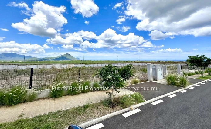 Exclusive Offering: Exceptional Land in Magenta Parkside, Cascavelle (Sole Mandate)