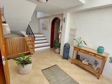6 Bedroom House