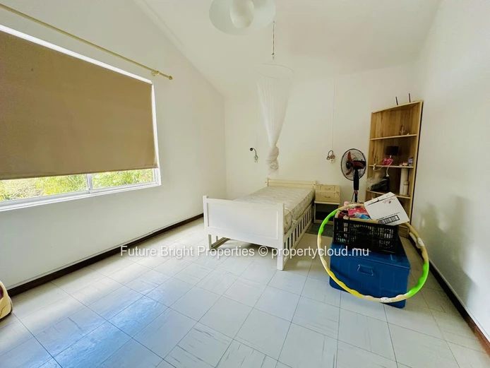Paradis familial à Vieux Quatre Bornes – Une opportunité d'investissement vous attend!