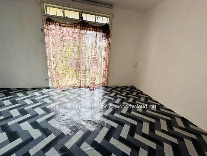 For Sale: 3-Storey House with 6 Bedrooms, Ideal for Investment