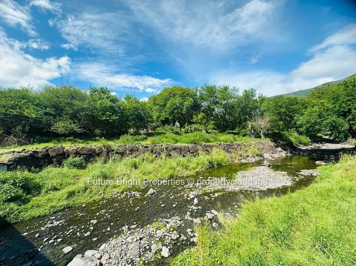 Premium Residential Plot for Sale – Domaine de Palmyre, Petite Rivière Noire (Sole Mandate)