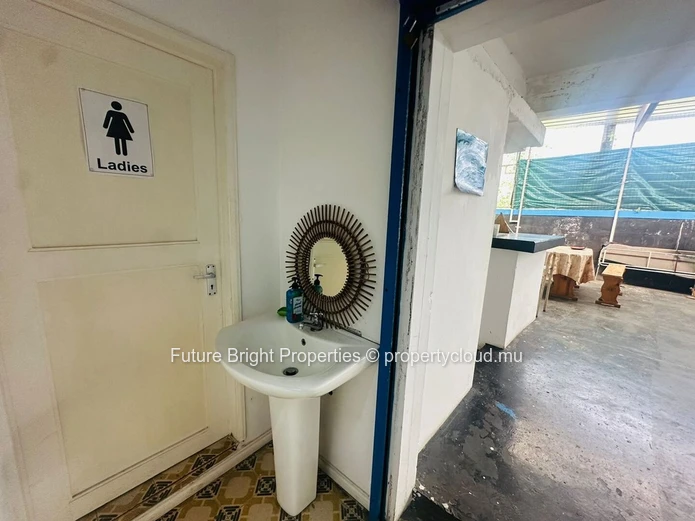 Unlock the potential of your business with this exceptional ground floor commercial property!