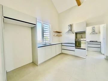 6 Bedroom House