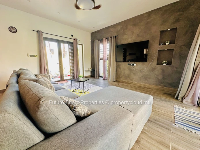 Stunning Modern Family Home with Pool in Chemin Vingt Pied – Prime Northern Location Near Super U & La Croisette
