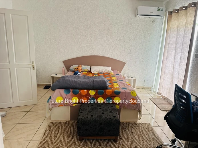 Duplex for Sale in the Heart of the West – Modern, Spacious, and Just Minutes from the Beach