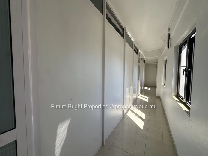 139m² Commercial Space for Rent in Khoyratty