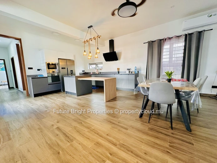Stunning Modern Family Home with Pool in Chemin Vingt Pied – Prime Northern Location Near Super U & La Croisette