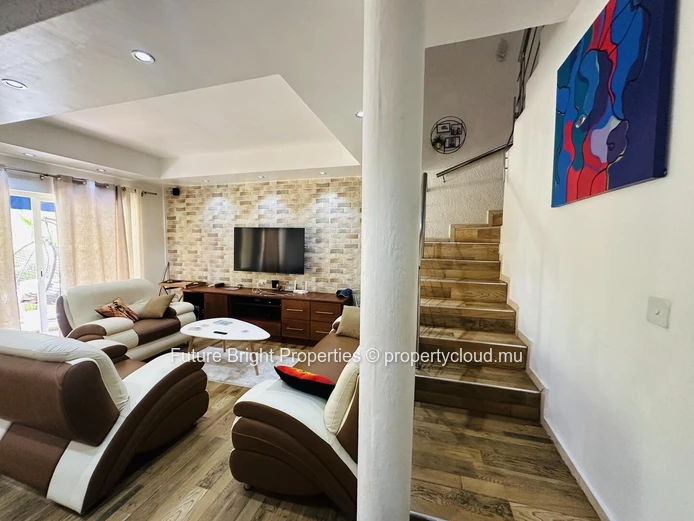 Duplex for Sale in the Heart of the West – Modern, Spacious, and Just Minutes from the Beach