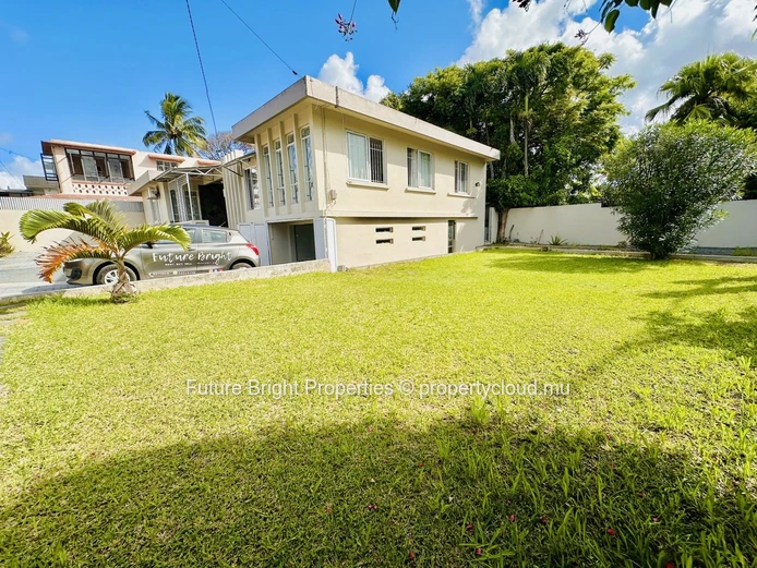 Family Home with Spacious Garden – Steps Away from All Amenities
