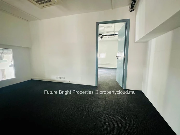 Welcome to an expansive and versatile office space located in the heart of Rose Hill. 