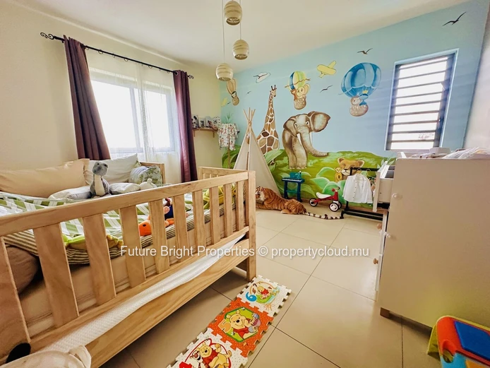 Elegant Family Home with Pool in a Peaceful Neighbourhood