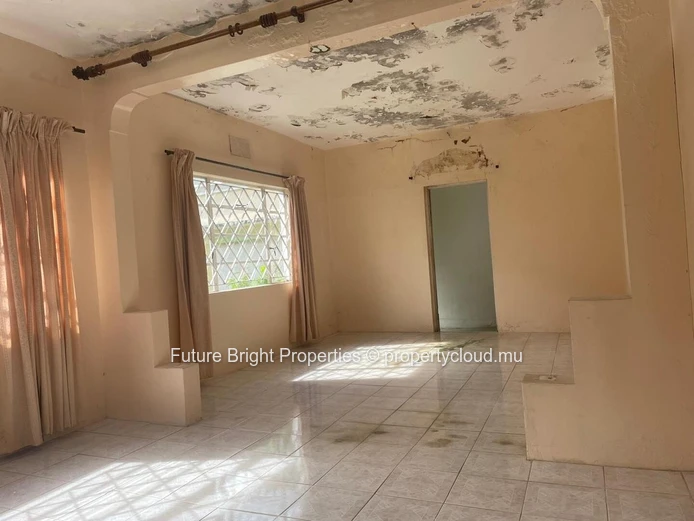 Individual House with Vast Potential in the Heart of Curepipe