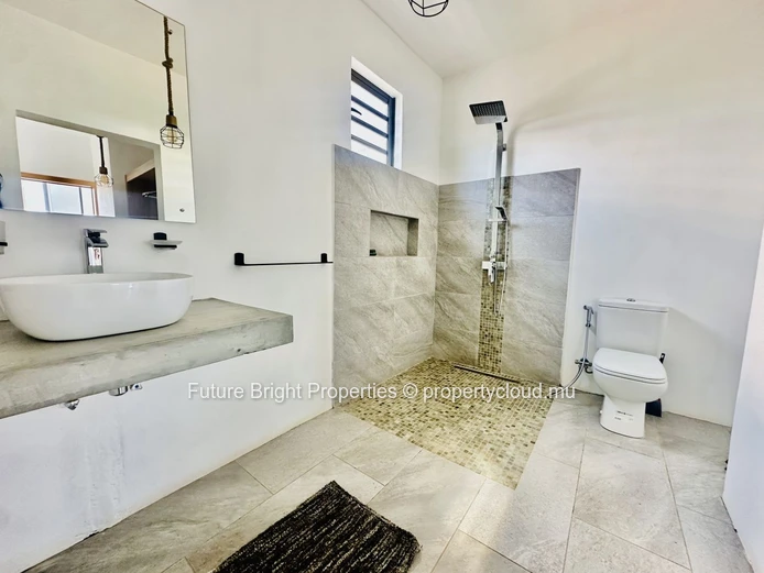 Modern & Luxurious House For Sale In Riverside Balaclava – A Dream Home In A Peaceful Setting